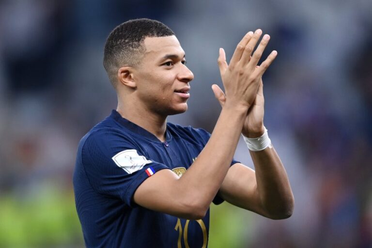 Francia consigue su pase a cuartos de final tras ganar 3-1 a Polonia con un Mbappé brillante