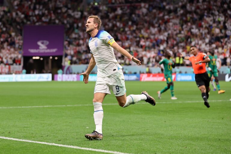 Inglaterra goleó 3-0 a Senegal y se medirá ante Francia en cuartos de final