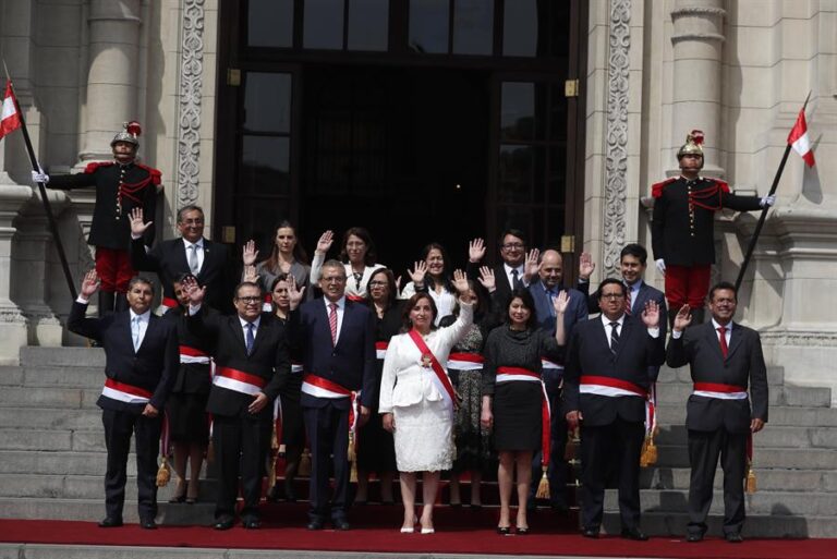 Dina Boluarte nombró su primer gabinete: Ex fiscal superior asumió como presidente del Consejo de Ministros