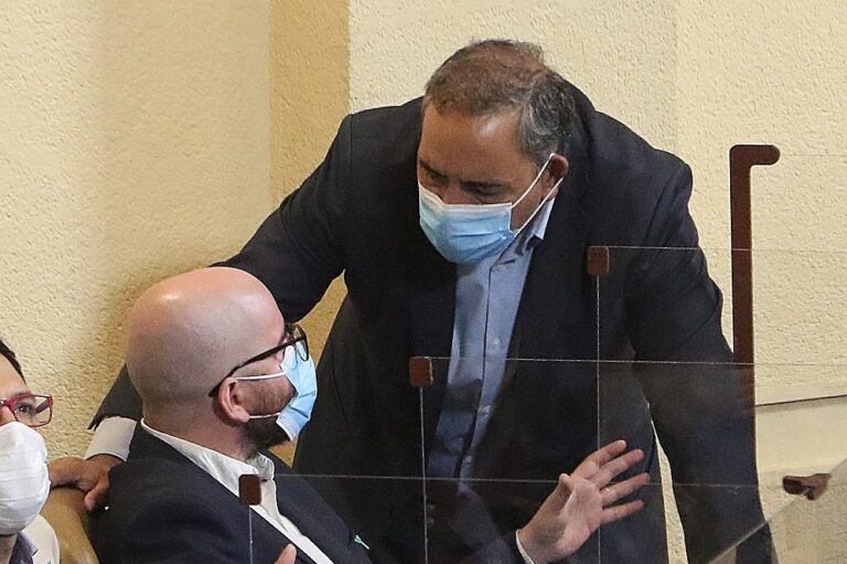 “Caradura”: El duro emplazamiento de Fidel Espinoza (PS) a Jackson por renuncia de seremi RM