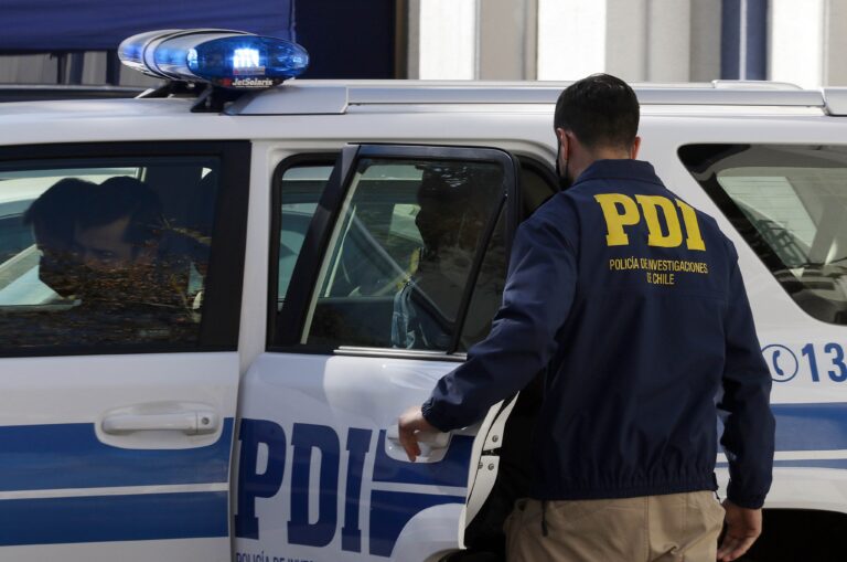 Cárcel para autor de femicidio en Maullín: Arrojó un auto al mar con su ex pareja al interior