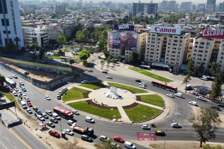 Pdte. Boric firma convenio que transformará el eje Alameda-Providencia: Eliminarán rotonda de Plaza Baquedano