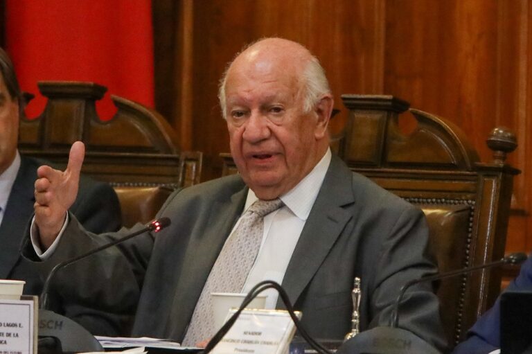 Lagos y propuesta para que sea experto en redacción constitucional: “Hay que mirar el carnet de vez en cuando”