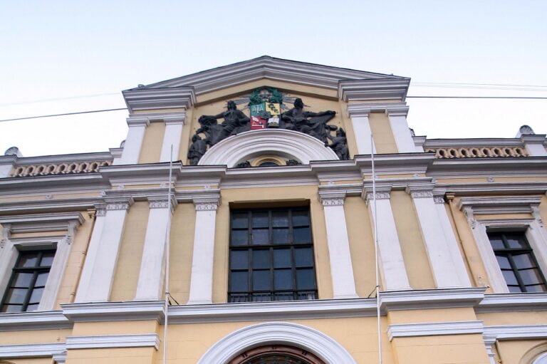 26 académicos se desmarcan del comunicado de la U. de Chile y piden sumario por seminario sobre pedofilia