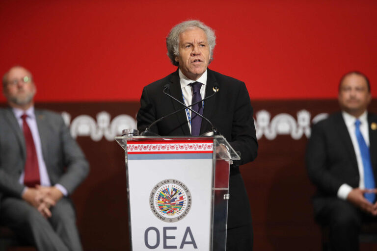 Secretario general de la OEA rechaza acciones de Pedro Castillo y llama al diálogo
