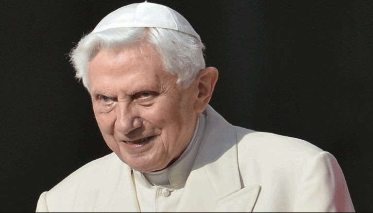 Papa Francisco por preocupante estado de salud de Benedicto XVI: 