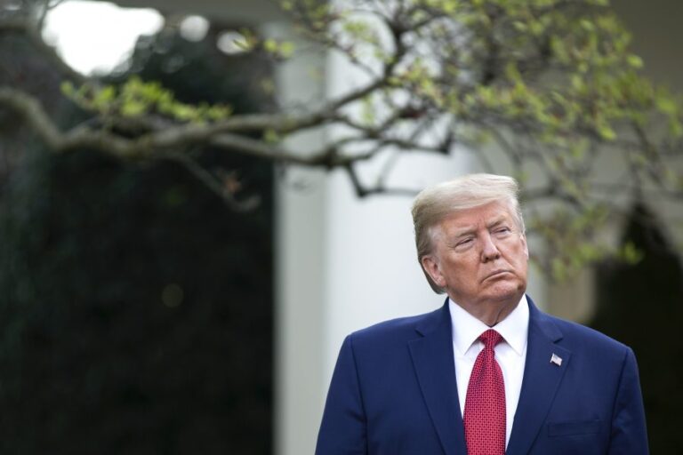 Declaraciones de impuestos de Trump confirman que pagó menos en su primer y último año de presidencia