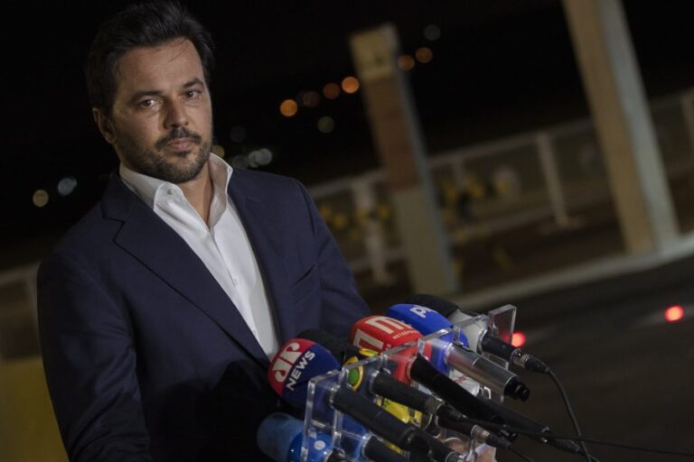 Brasil: Jair Bolsonaro destituye a su ministro de Comunicaciones