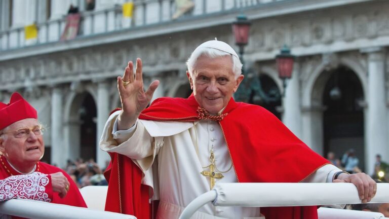 ¿Por qué Joseph Ratzinger escogió el nombre de Benedicto XVI para su papado y qué significaba?