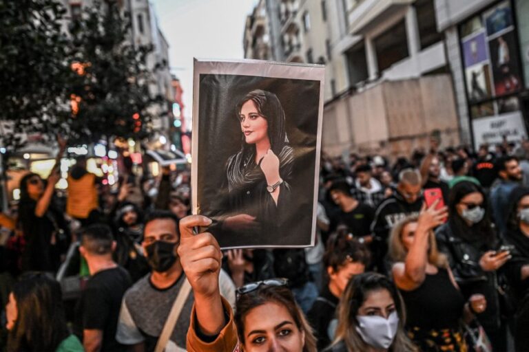 Irán suprime la policía de la moral tras meses de protestas