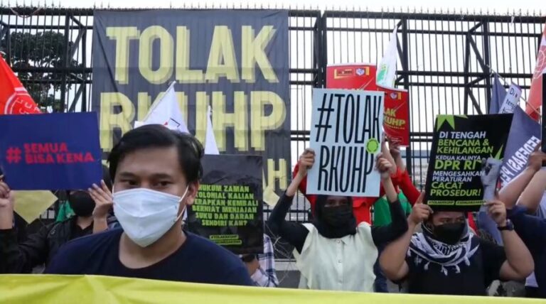Indonesia: Crecen las protestas por reforma que penalizará el sexo fuera del matrimonio