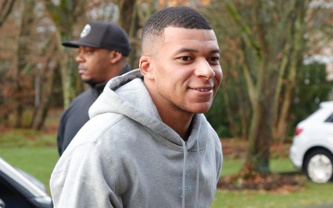 Mbappé vuelve a entrenar con el PSG tres días después de la final