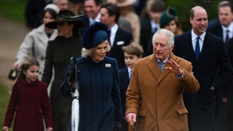 El rey Carlos rindió homenaje a su madre en su primer mensaje de Navidad como monarca