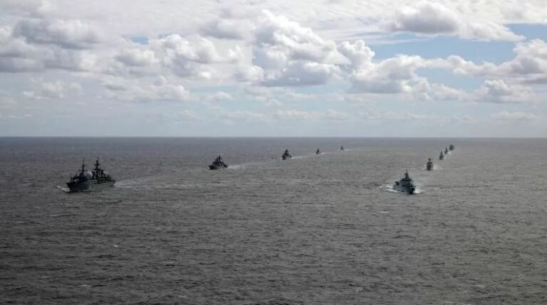 Rusia y China se unen para ejercicios navales con fuego real en aguas cercanas a Japón