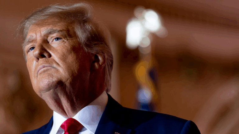 Departamento de Justicia de EE.UU. busca declarar a Trump en desacato por documentos clasificados