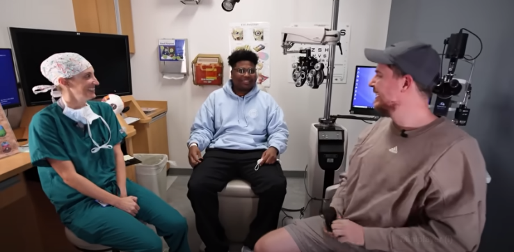 Youtuber MrBeast pagó las cirugías de mil personas con problemas de vista