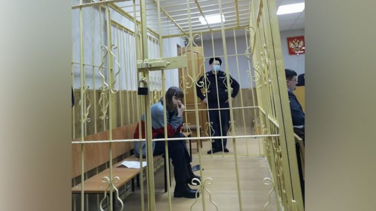 Por criticar la guerra en redes sociales: Rusia agregó a una adolescente a su lista de terroristas