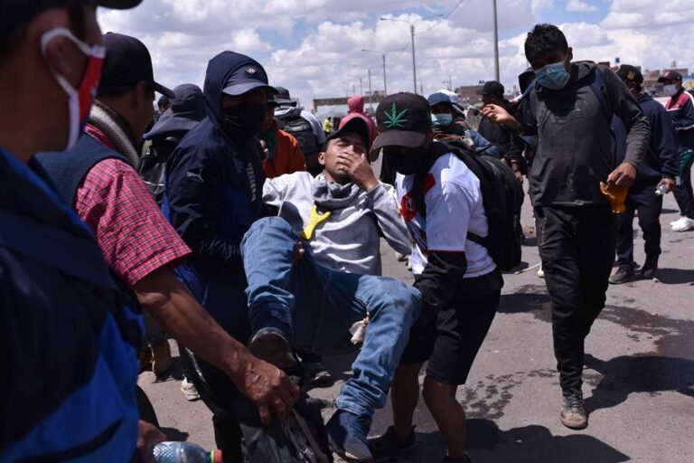 Sohr por crisis en Perú: 