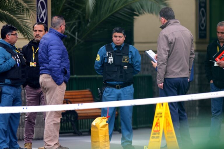 Roban $2 mil millones de un camión de valores en Puente Alto