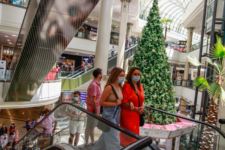 Una navidad más austera que la de 2021: Ventas del comercio se desplomaron un 16% en diciembre