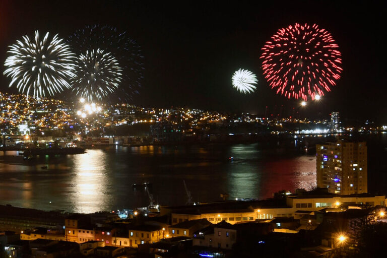 Alcalde Sharp propone querella contra empresa por cancelación de fuegos artificiales