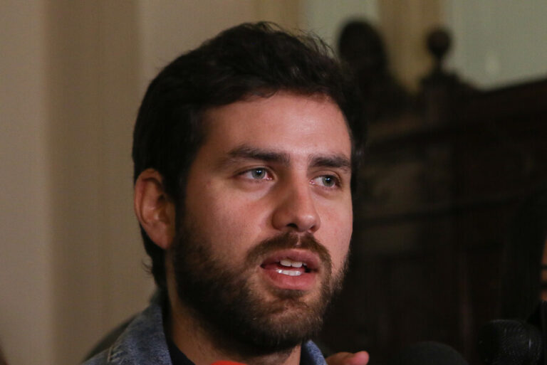 Ibáñez tras críticas de la oposición: 