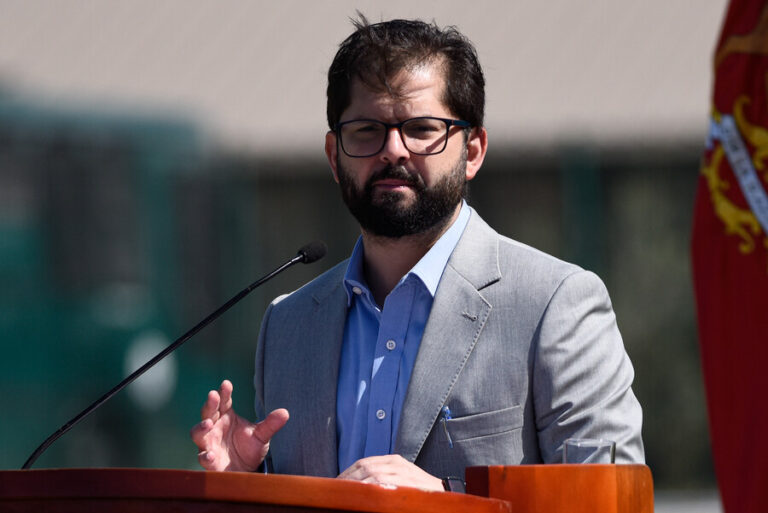 Cadem: Desaprobación a pdte. Boric alcanzó el 70% y 64% no está de acuerdo con indultos otorgados a presos del estallido