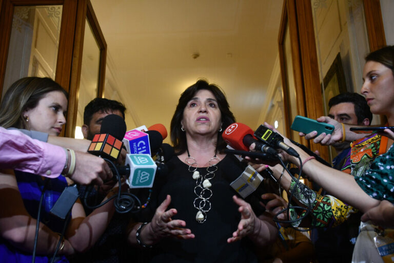 Ministra Uriarte confirma que está contagiada de COVID-19: 