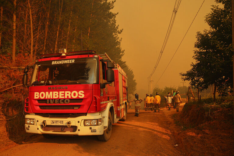 Declaran Alerta Roja en San José de Maipo por incendio forestal