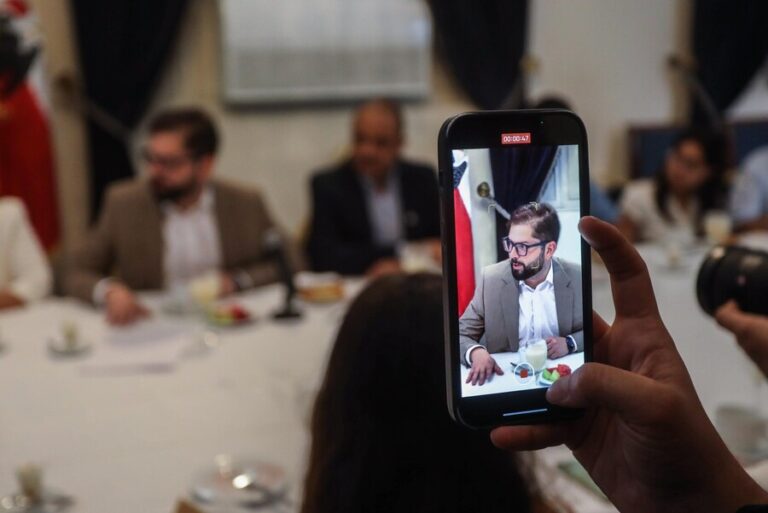 Criteria: Aprobación del presidente Boric cerró 2022 con un aumento de 5 puntos, alcanzando 35%