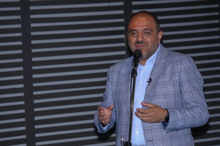 Ministro Ávila defiende el SAE ante polémica por Liceo Augusto D’Halmar: 
