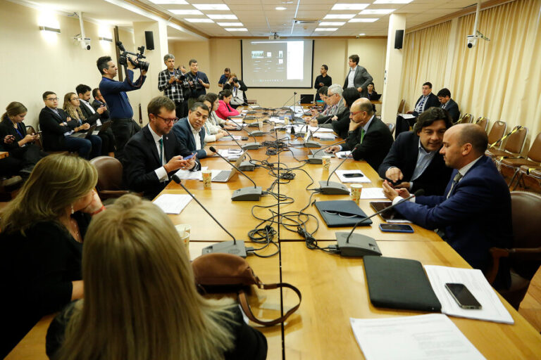Comisión de Constitución de la Cámara de Diputados aprobó en general reforma que habilita nuevo proceso constituyente