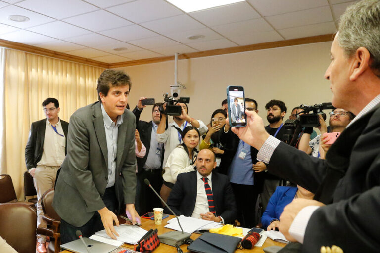 Tenso cruce entre De la Carrera y Schalper: 