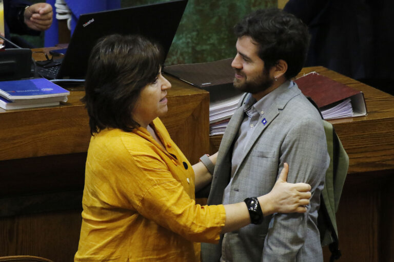 Oficialismo ante nuevo proceso constituyente: Acabar con la 