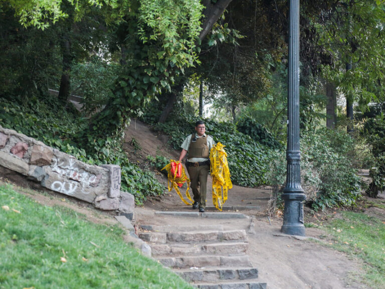 Hombre murió baleado en el cerro Santa Lucía: Se habría resistido a asalto