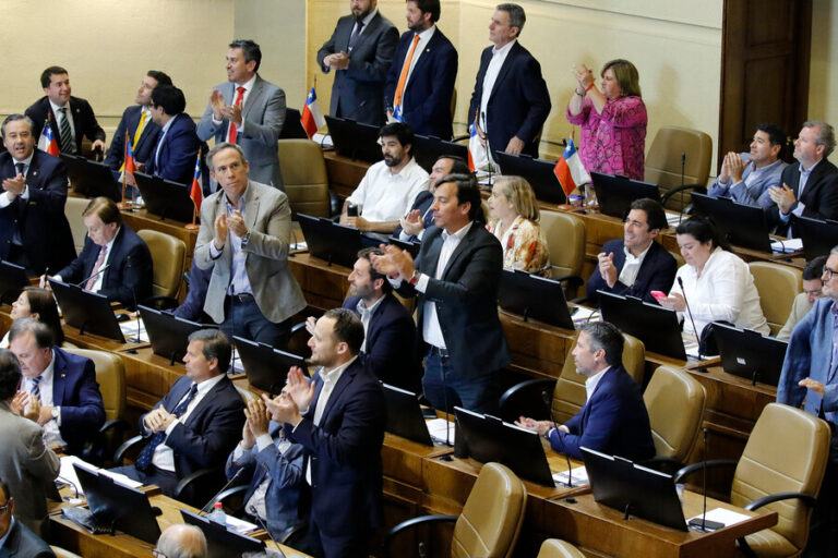 Con educación previsional y libertad de elección: Chile Vamos presentó su propuesta de reforma de pensiones