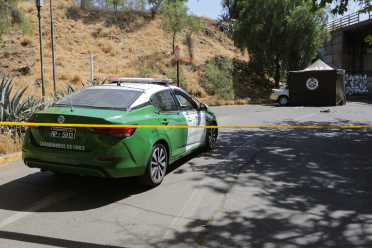 Accidente en Providencia: Conductor muere tras caer con su auto desde paso sobre nivel