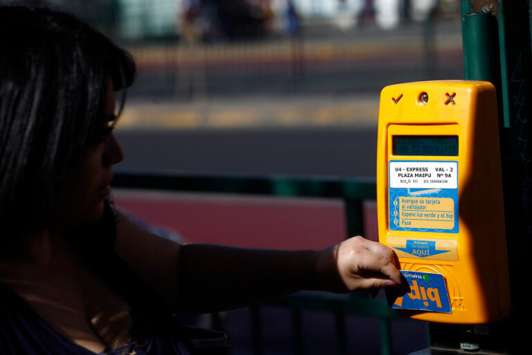 Gobierno congelará la tarifa del transporte público durante 
