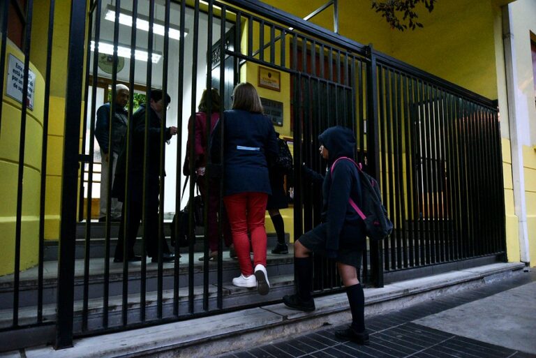 Por sistema frontal: Estos son los colegios que no tendrán clases este lunes