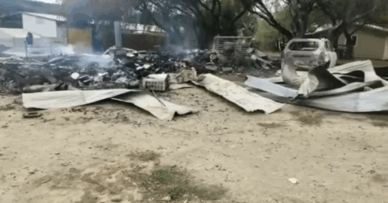 Nuevo ataque incendiario en La Araucanía: 12 encapuchados golpean a padre e hijo y queman oficinas