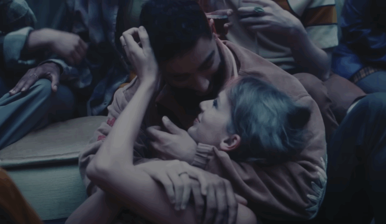 Modelo transgénero agradece a Taylor Swift por ficharle como su pareja en video musical
