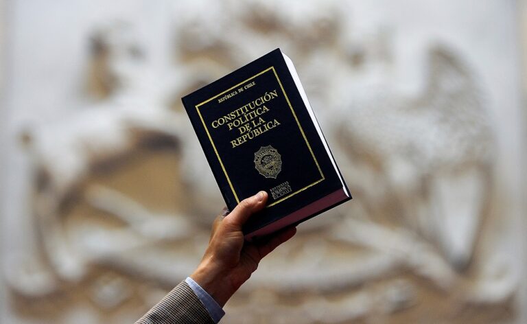 Al igual que el proceso anterior: Gobierno confirma que propuesta de nueva Constitución será impresa