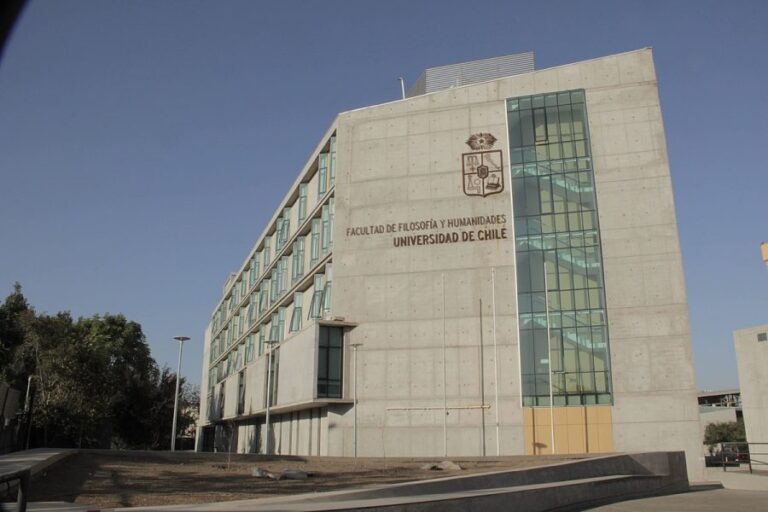 Decano de Filosofía de la U. de Chile expondrá esta tarde en la Cámara por tesis sobre pedofilia