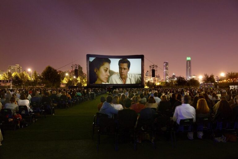 Vacaciones en Santiago: Revisa los festivales de cine al aire libre que se desarrollarán en enero