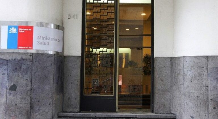 Minsal: Revelan que jefe de gabinete de Aguilera renunció en noviembre por denuncia de acoso sexual y maltrato laboral en su contra