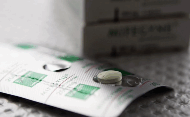 Estados Unidos: FDA permitirá a las farmacias vender pastillas para abortar a pacientes con receta médica