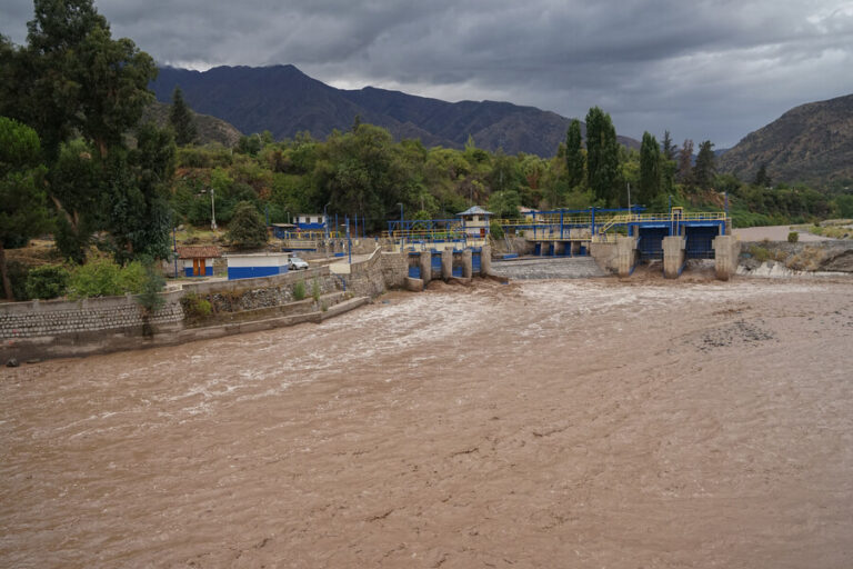 Aguas Andinas declara Alerta Temprana Preventiva por alta turbiedad en ríos Maipo y Mapocho