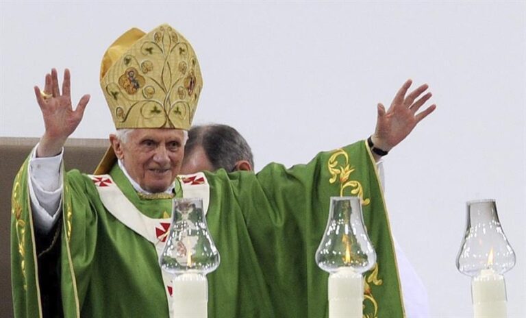 Benedicto XVI pide perdón en su 