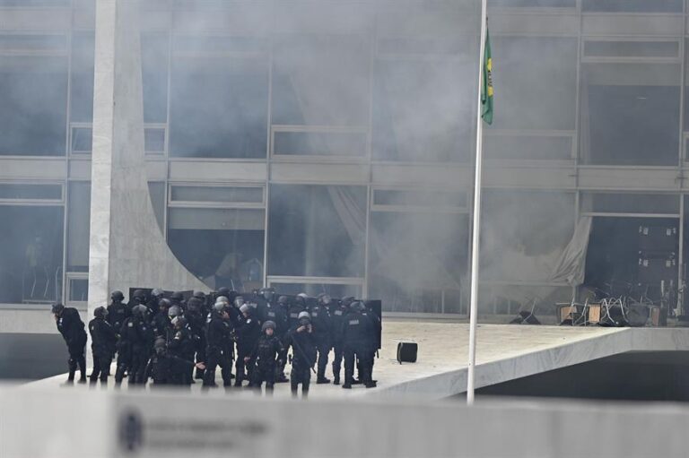 Raúl Sohr y situación en Brasil: 