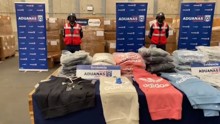 Caso La Polar: Aduanas incautó nuevo cargamento con ropa presuntamente falsificada